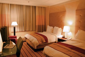 640px-Hotel-room-renaissance-columbus-ohio