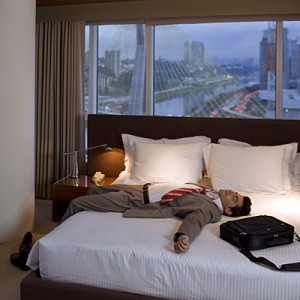 cant-sleep-hotel-room-400x400