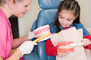 dental-procedures-brushing-teeth