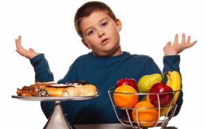 kid having trouble decide between healthy foods or junk foods