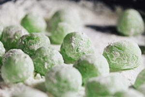powdered green tea mochi shaped into balls