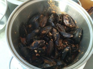 a pot of mussels