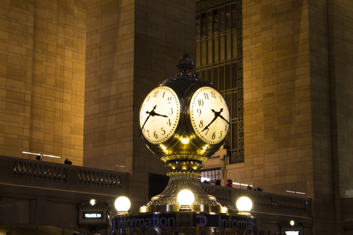 the large clock in the center of Grand Central Station